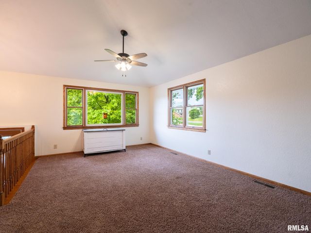 2424 MAYWOOD Avenue, Pekin, IL 61554