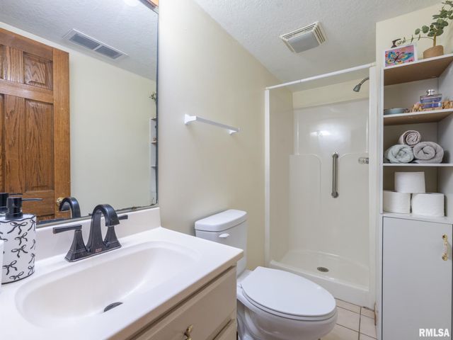 2424 MAYWOOD Avenue, Pekin, IL 61554