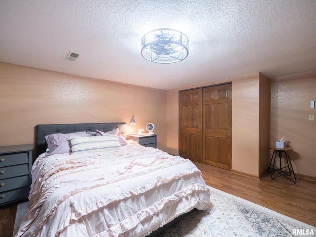 2424 MAYWOOD Avenue, Pekin, IL 61554