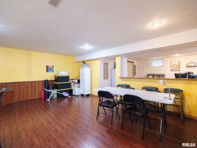 2424 MAYWOOD Avenue, Pekin, IL 61554