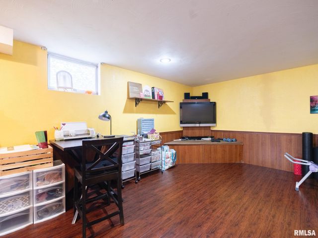 2424 MAYWOOD Avenue, Pekin, IL 61554