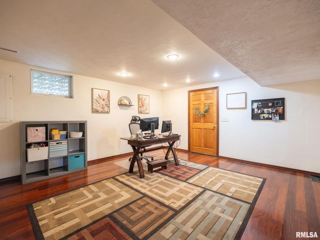 2424 MAYWOOD Avenue, Pekin, IL 61554