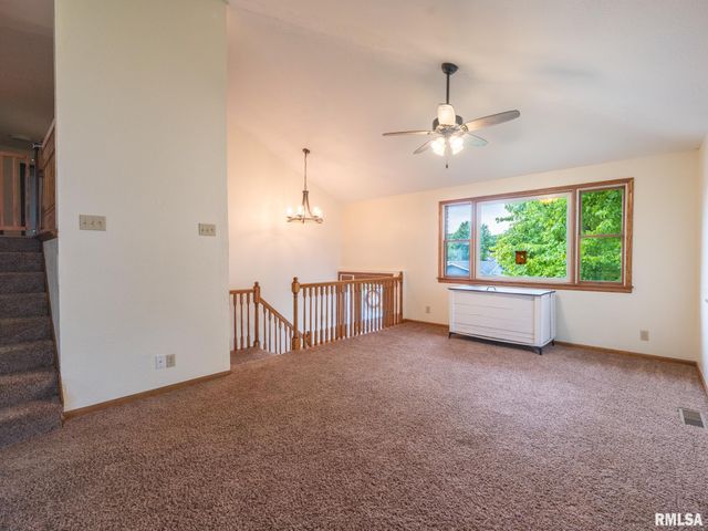 2424 MAYWOOD Avenue, Pekin, IL 61554