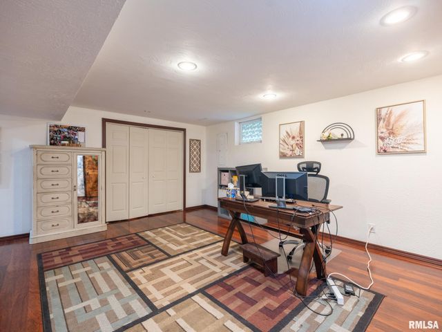 2424 MAYWOOD Avenue, Pekin, IL 61554