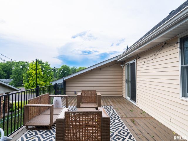 2424 MAYWOOD Avenue, Pekin, IL 61554