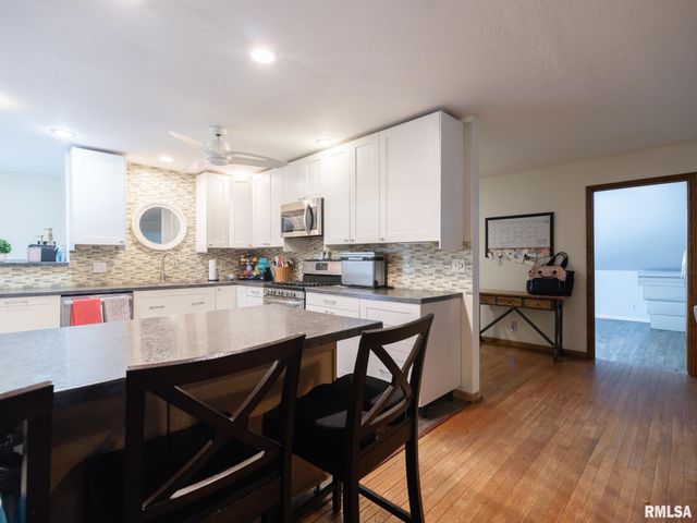 2424 MAYWOOD Avenue, Pekin, IL 61554