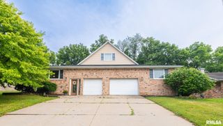 2424 MAYWOOD Avenue, Pekin, IL 61554