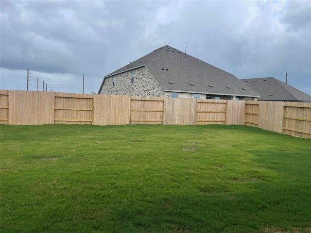 3106 Tanzanite Chase Drive, Angleton, TX 77515