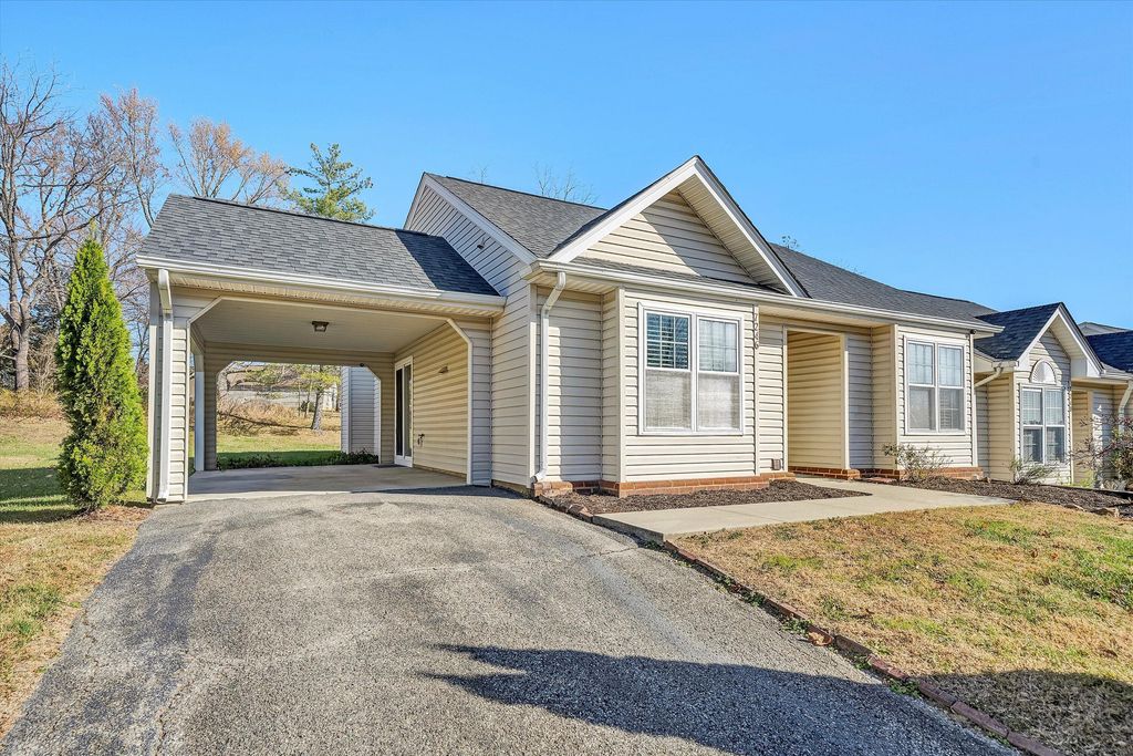 7246 Cherry Blossom CIR, Roanoke, VA 24019