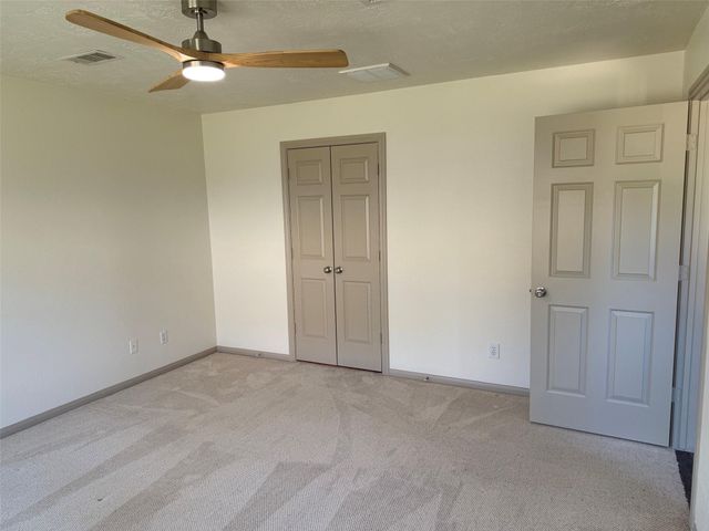11922 Lois Lane Drive, Pinehurst, TX 77362