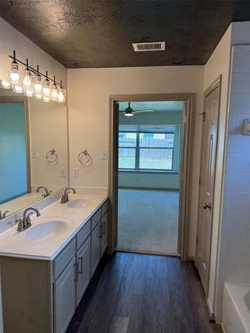 11922 Lois Lane Drive, Pinehurst, TX 77362