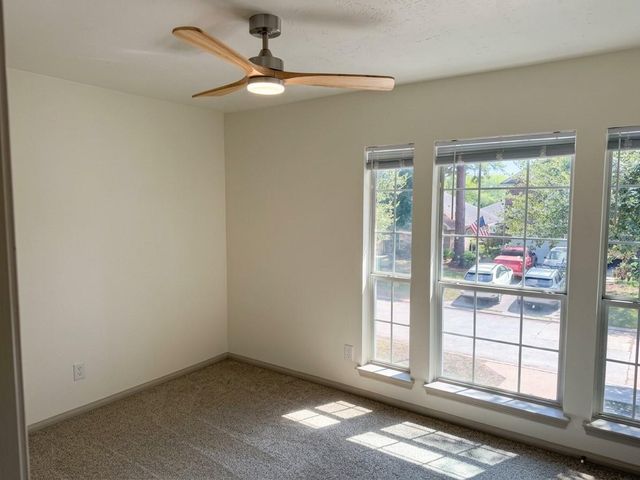 11922 Lois Lane Drive, Pinehurst, TX 77362