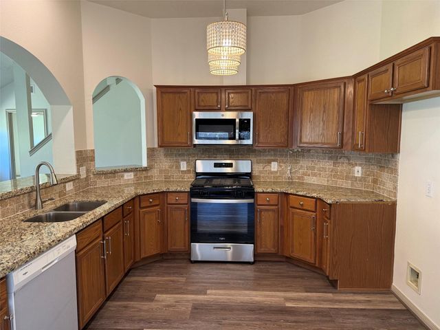 11922 Lois Lane Drive, Pinehurst, TX 77362
