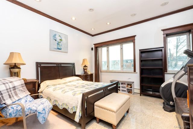 2042 26th Street, Astoria, NY 11105