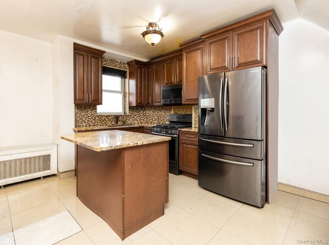 2042 26th Street, Astoria, NY 11105