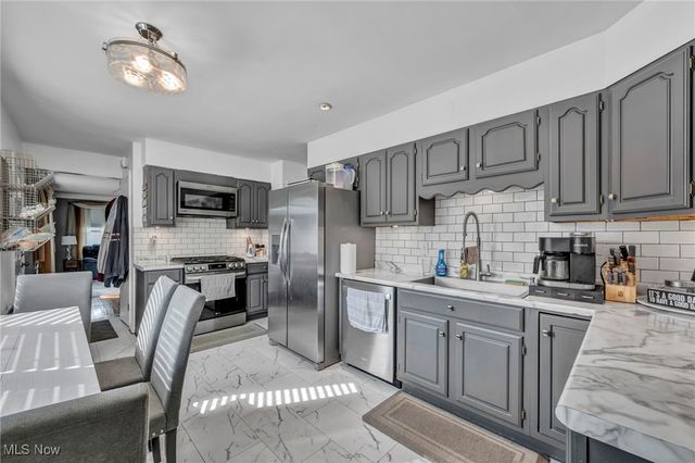 250 Vineyard Road, Avon Lake, OH 44012