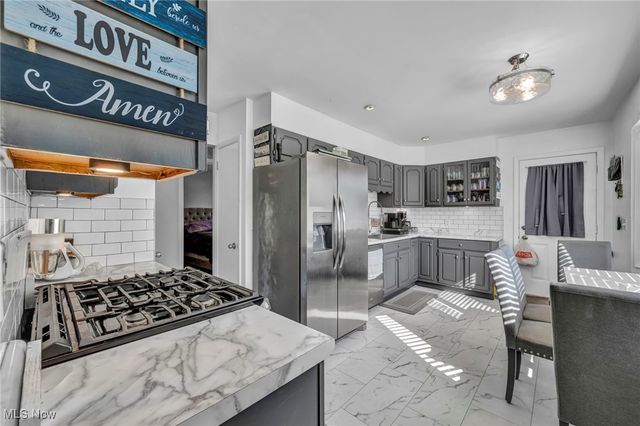 250 Vineyard Road, Avon Lake, OH 44012