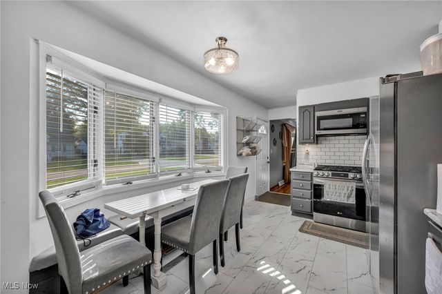 250 Vineyard Road, Avon Lake, OH 44012