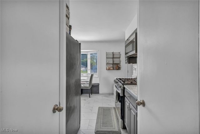 250 Vineyard Road, Avon Lake, OH 44012