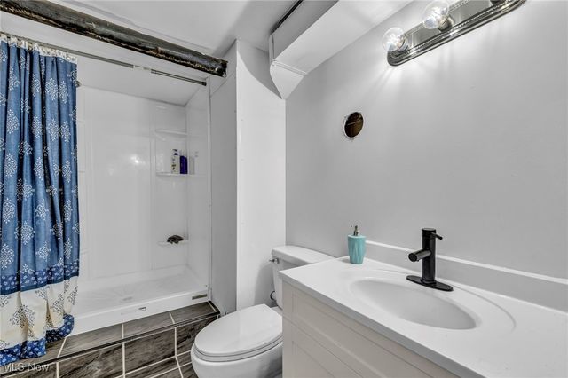 250 Vineyard Road, Avon Lake, OH 44012