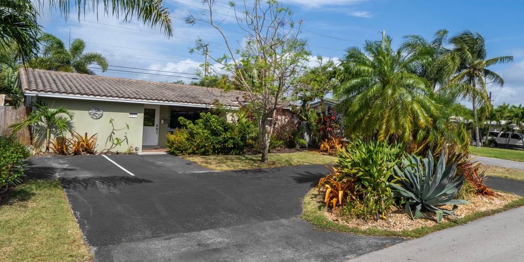 4511 NE 13th Avenue, Oakland Park, FL 33334