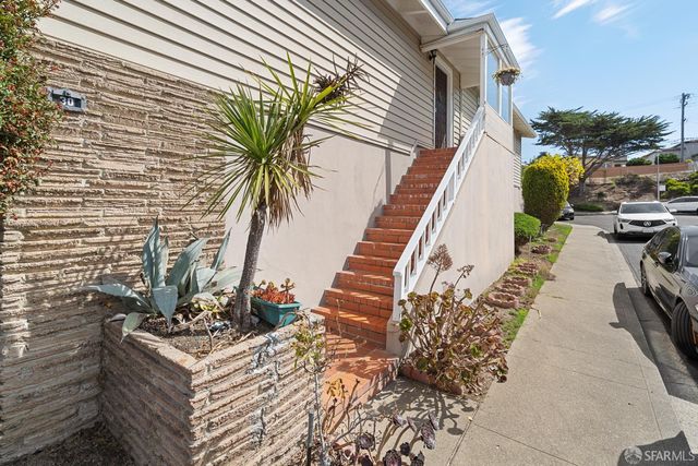 30 Manor Court, Daly City, CA 94015