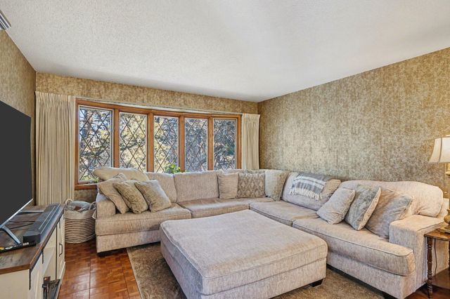 200 W 107th Street, Bloomington, MN 55420