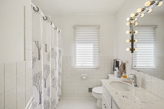 200 W 107th Street, Bloomington, MN 55420