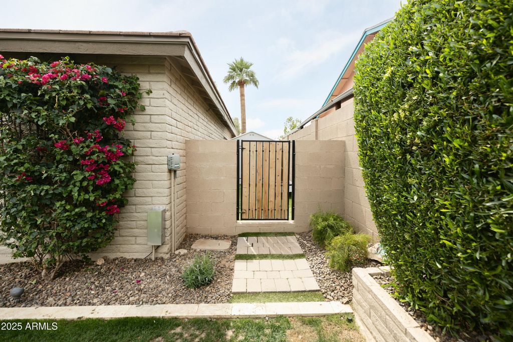 property-img