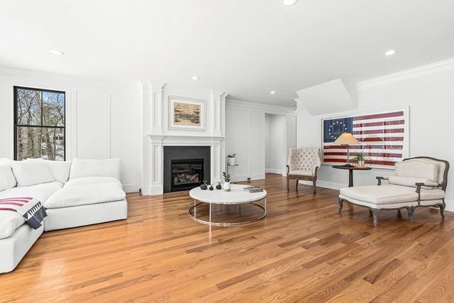 2 Arrow Path, Natick, MA 01760