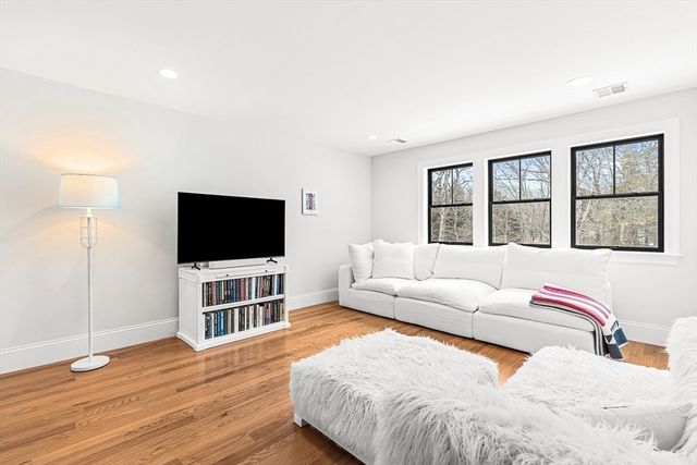 2 Arrow Path, Natick, MA 01760