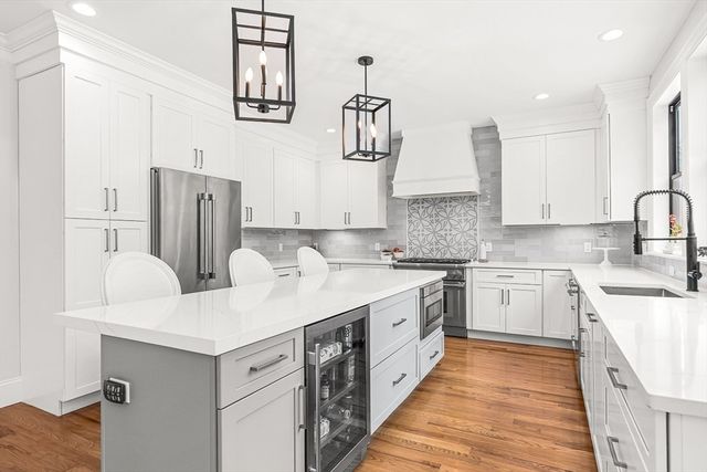 2 Arrow Path, Natick, MA 01760