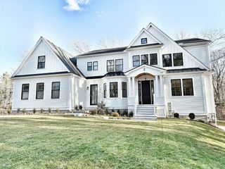 2 Arrow Path, Natick, MA 01760