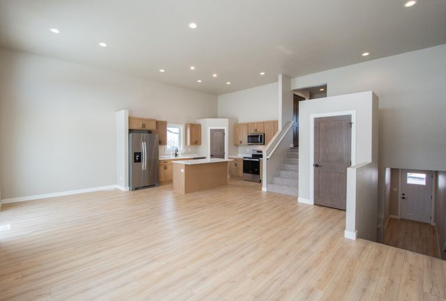 6590 68th Street S, Horace, ND 58047