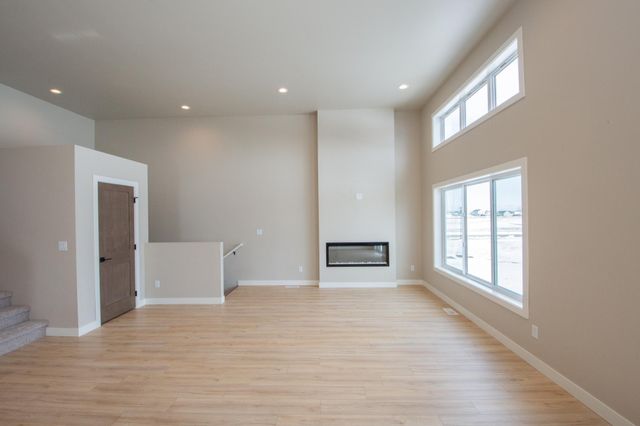 6590 68th Street S, Horace, ND 58047