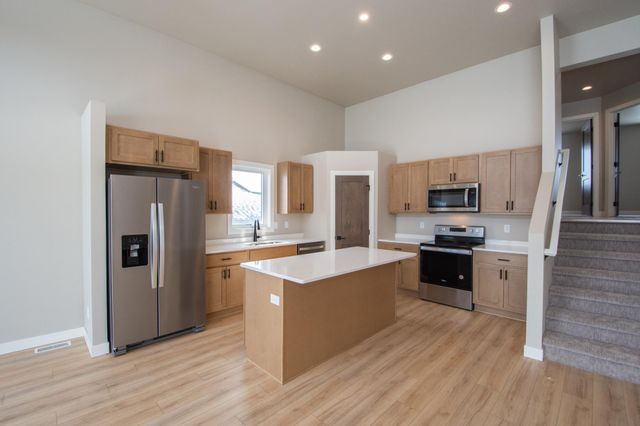 6590 68th Street S, Horace, ND 58047