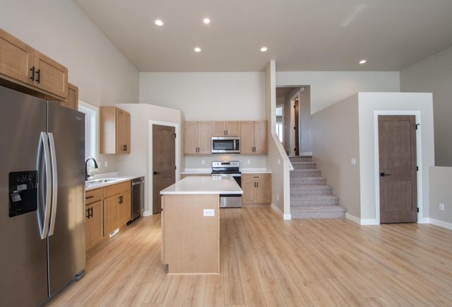 6590 68th Street S, Horace, ND 58047