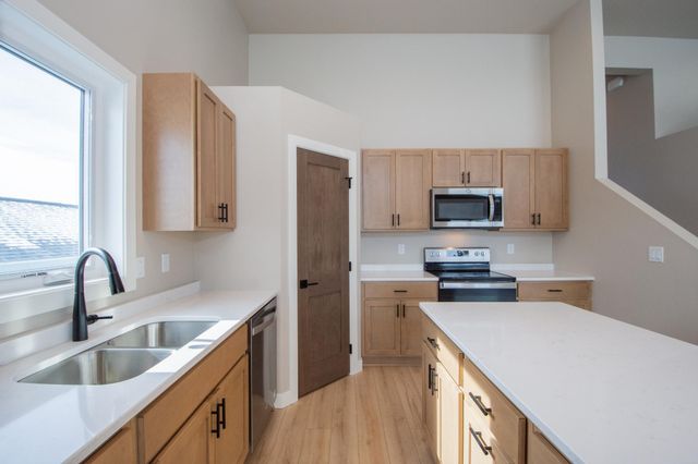 6590 68th Street S, Horace, ND 58047