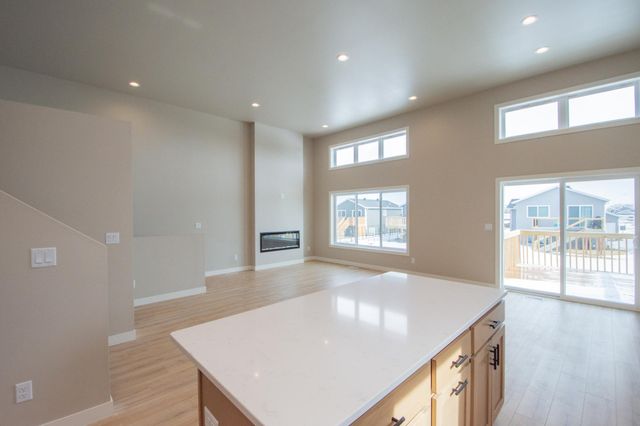 6590 68th Street S, Horace, ND 58047