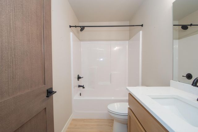 6590 68th Street S, Horace, ND 58047