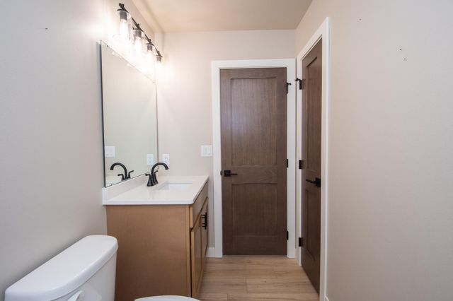 6590 68th Street S, Horace, ND 58047