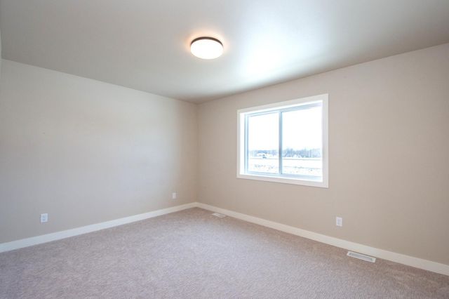 6590 68th Street S, Horace, ND 58047