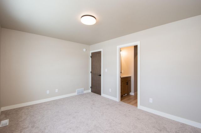 6590 68th Street S, Horace, ND 58047