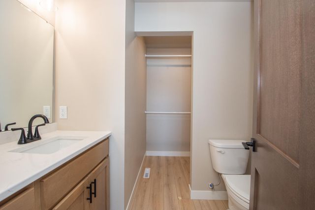 6590 68th Street S, Horace, ND 58047