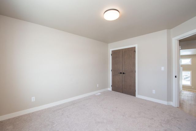 6590 68th Street S, Horace, ND 58047