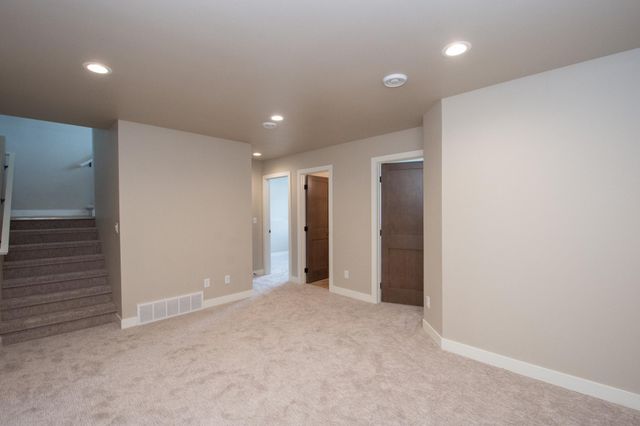 6590 68th Street S, Horace, ND 58047