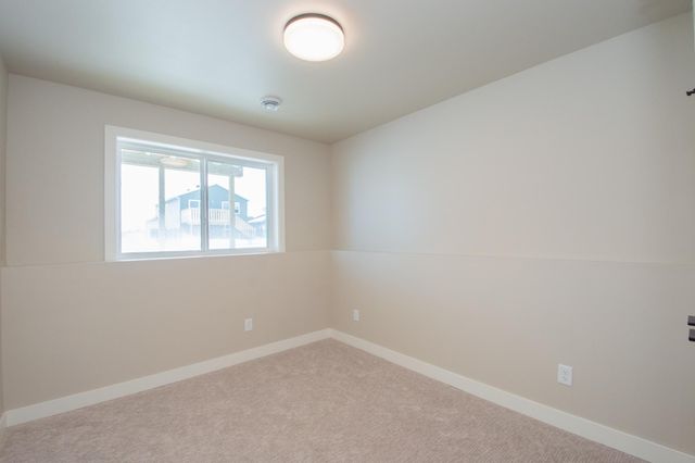 6590 68th Street S, Horace, ND 58047