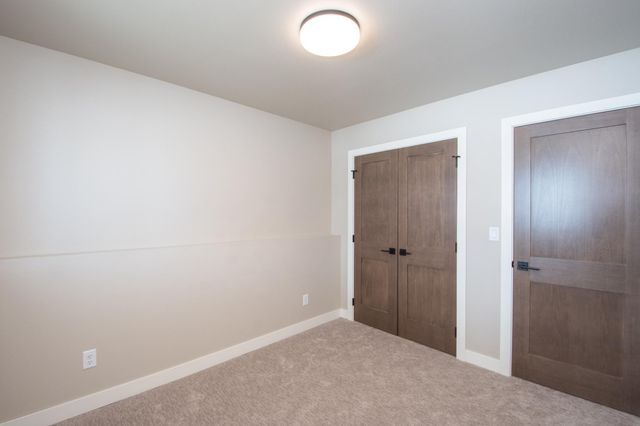 6590 68th Street S, Horace, ND 58047