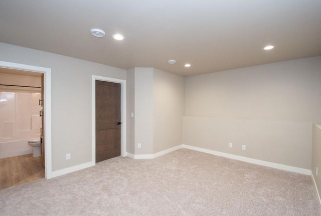 6590 68th Street S, Horace, ND 58047