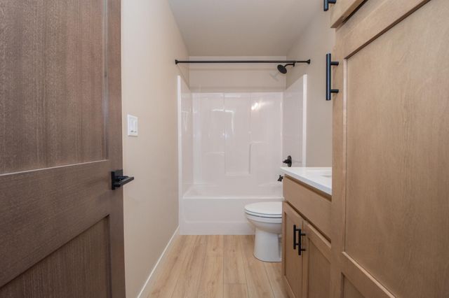 6590 68th Street S, Horace, ND 58047